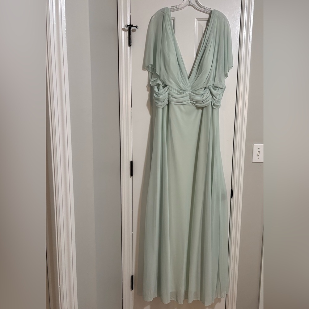 Elegant Mint Green Evening Gown